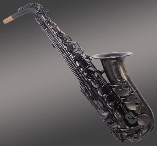 黑镍中音萨克斯
